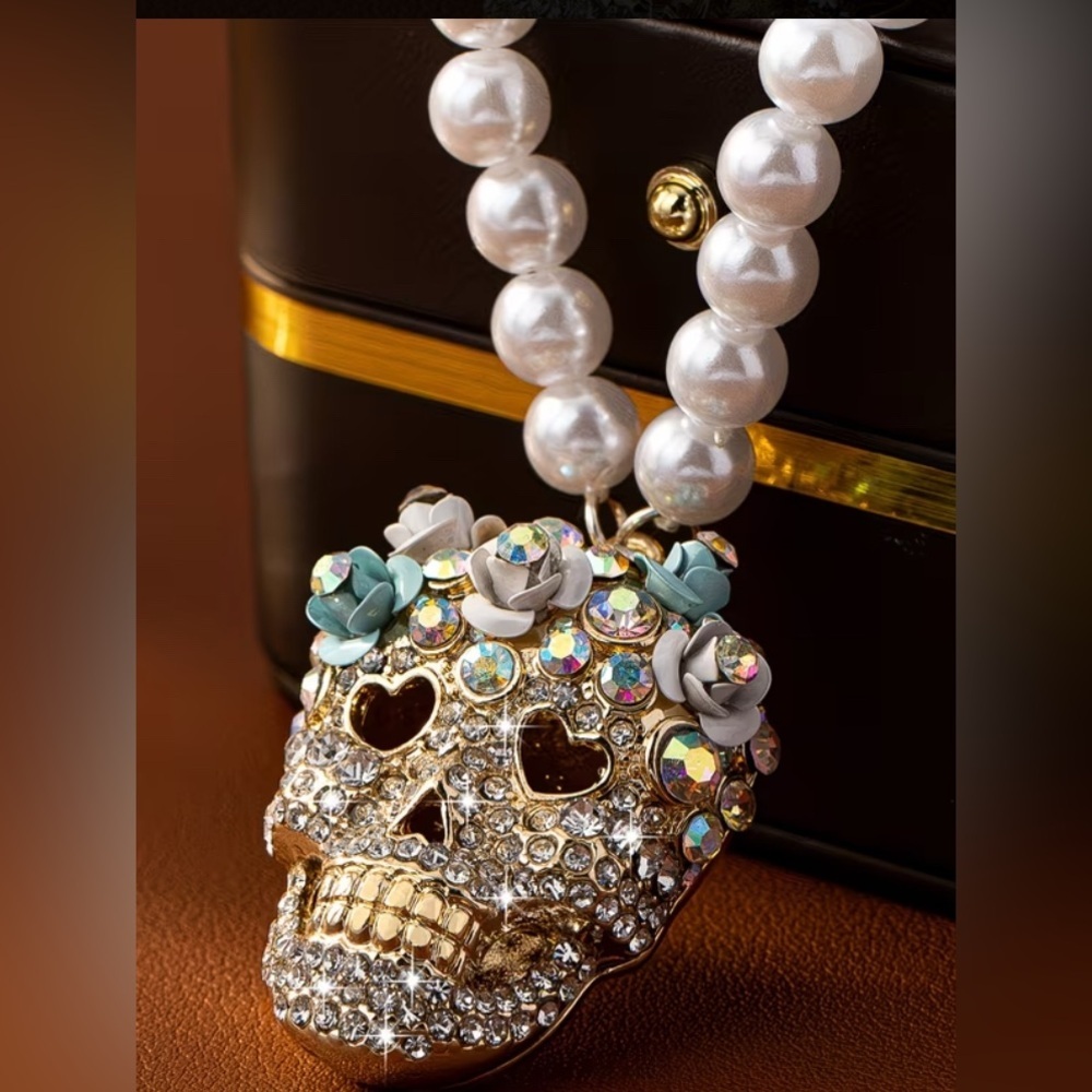 Elegant Pearl Skull Pendant Necklace - Picture 3 of 3